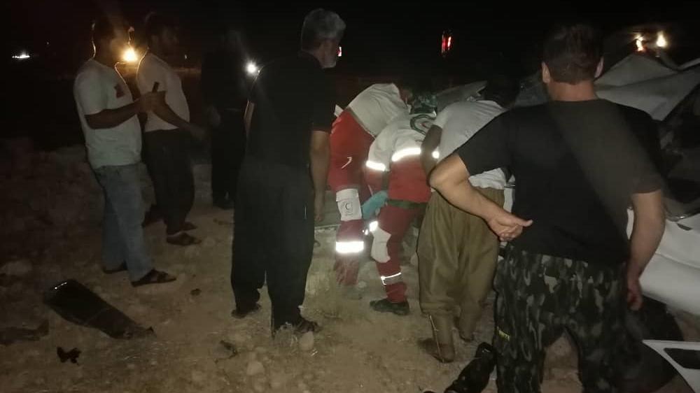 رهاسازی راننده 405 واژگون شده در محور شیراز-جهرم